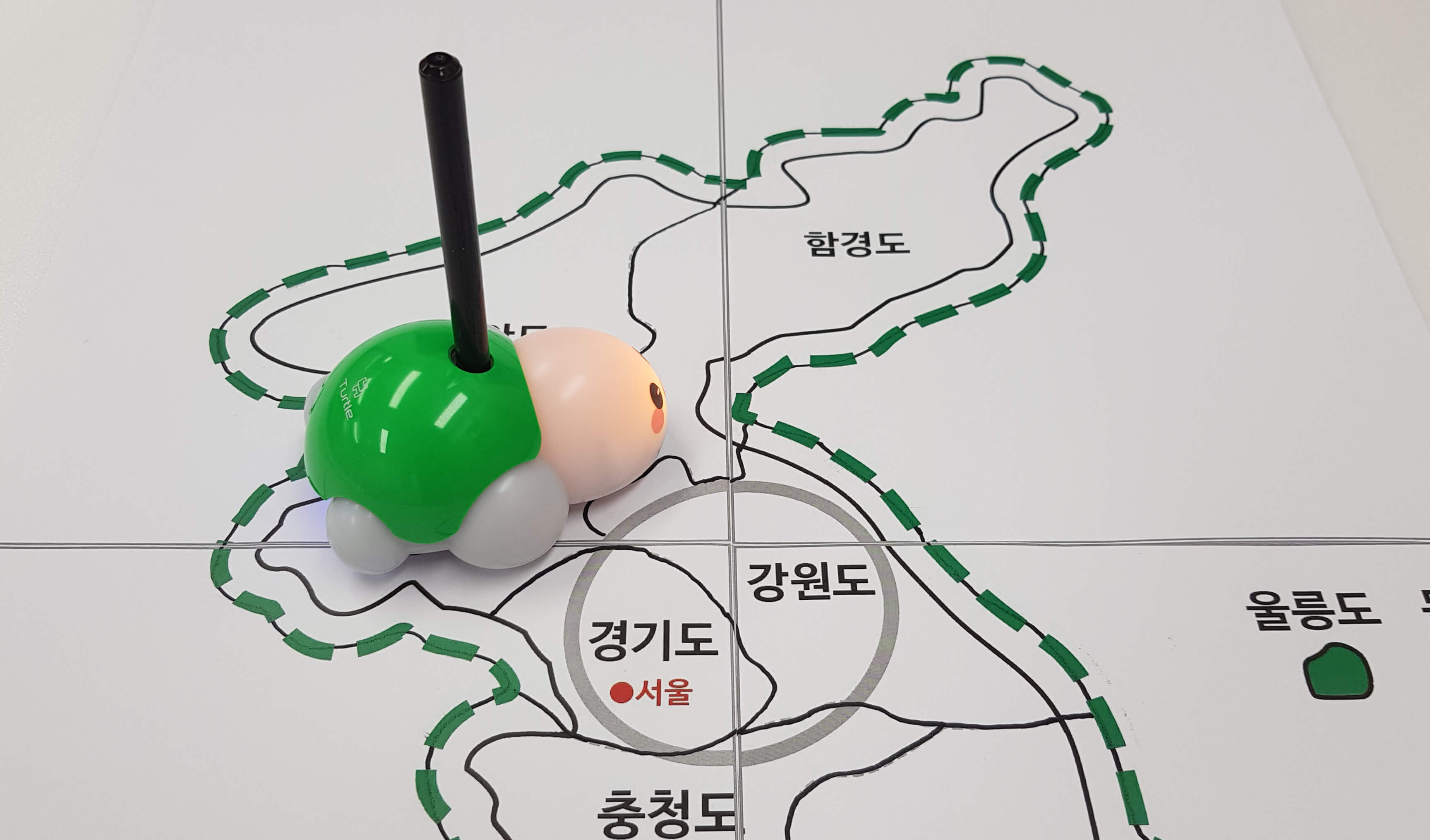 터틀 로봇으로 지도를 그리는 모습