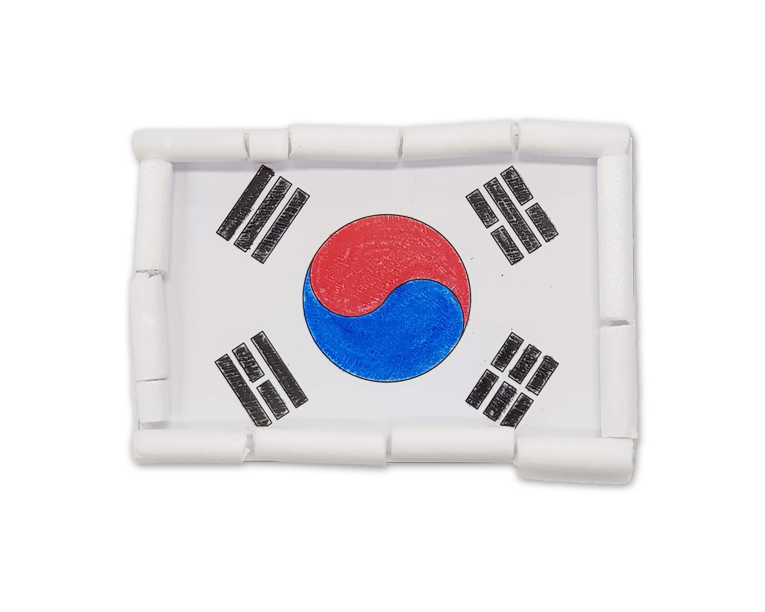 수수깡, 퍼니폼 등 태극기 테두리를 꾸민 모습